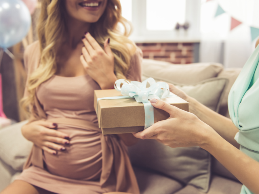 Priročna in negovalna darila za nosečnice in novopečene mamice